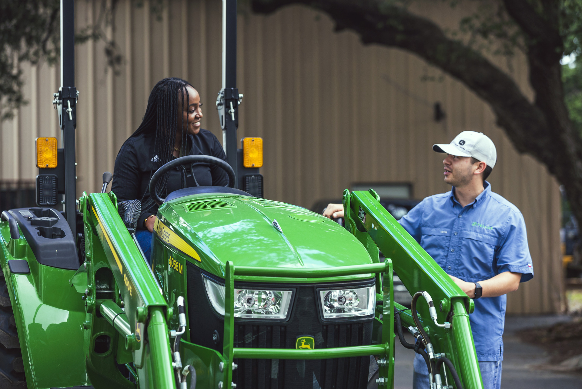 A customer speaks with a Tellus worker about their John Deere tractor.