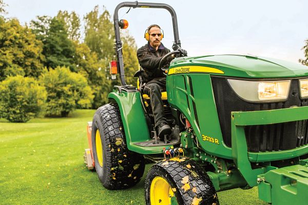 3033R Compact Utility Tractor