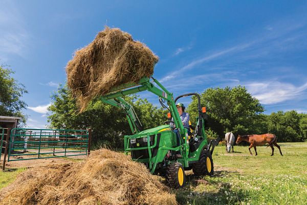 1025R Sub-Compact Tractor